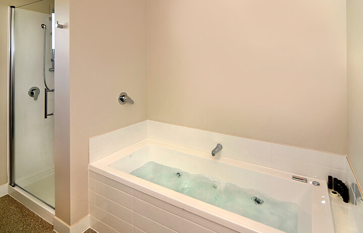 One Bedroom Spa Bath Unit